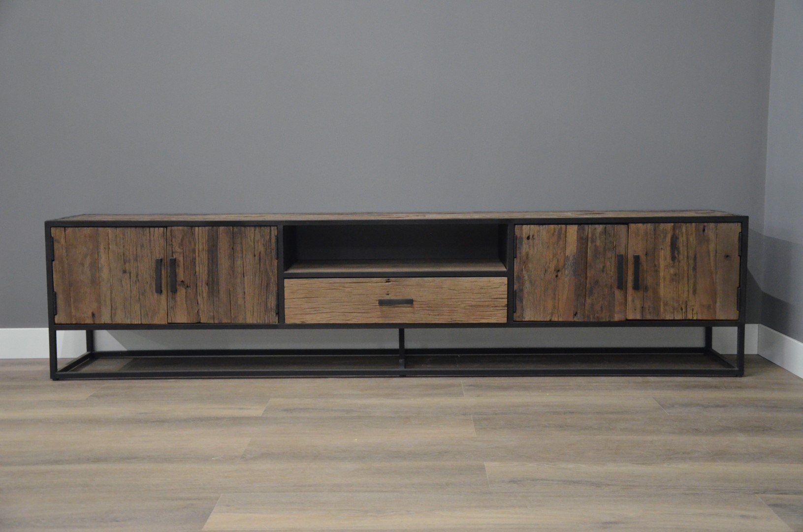 geboorte Oneindigheid Symmetrie tv meubel ijzer/oud teak 150cm - Story landelijk wonen