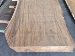 Suar boomstamtafel 520 cm - 5,2 meter boomstamtafel