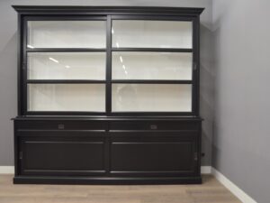 Zwarte buffetkast 260 cm breed 240 cm hoog