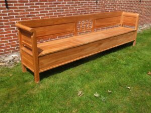 Strakke teak klepbank met armleuning 260 cm