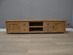 Lang teakhouten tv-meubel 225 cm breed