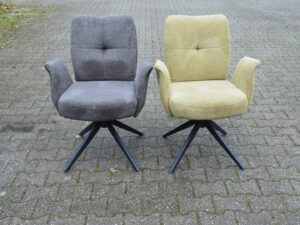 2 showroomstoelen met armleuning – groen en grijs