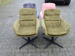4 showroomstoelen met armleuning – groen, blauw en roze