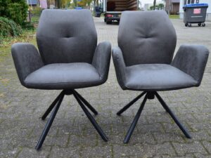 2 antraciet showroomstoelen met armleuning